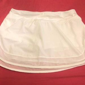 Lululemon white skort MAKE OFFERS!!